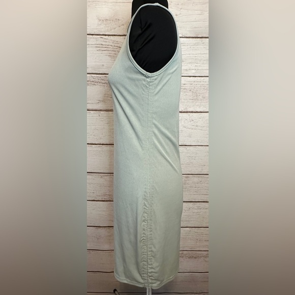 Light Sage Green Bodycon Dress Size M
Slight imperfections listed /See pictures - Picture 2 of 6